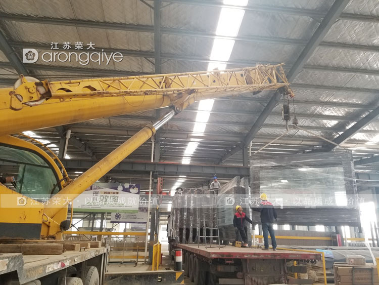 第三批現(xiàn)代候車亭發(fā)貨圖二